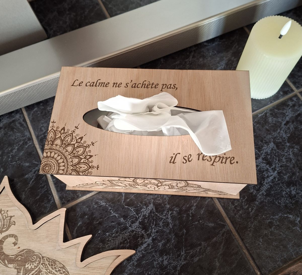 Boîte à mouchoirs en bois personnalisée – Image 2