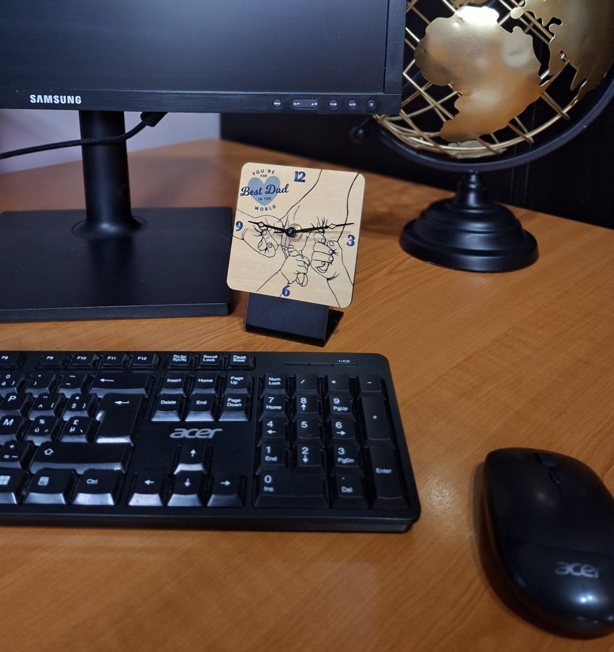 Horloge en bois personnalisable sur pied