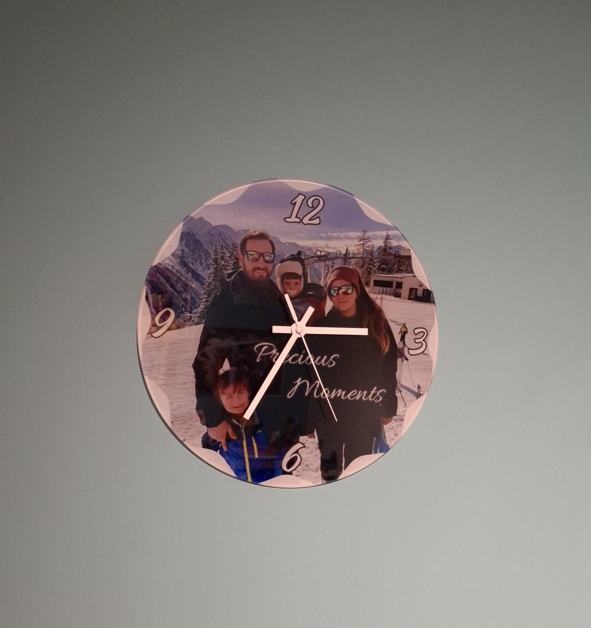 Horloge murale en verre personnalisable